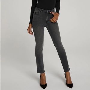 GOOD AMERICAN Good Classic Jean Black Size 6/28 NWT